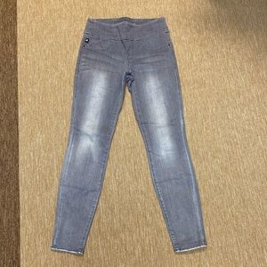 Like New Rock and Republic jeans. No button/zipper!